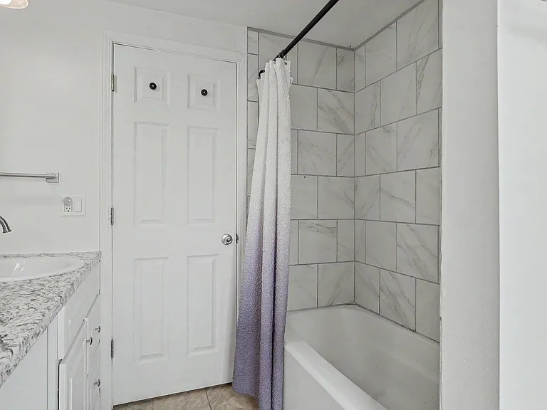2735 Foster Ave — Photo 19