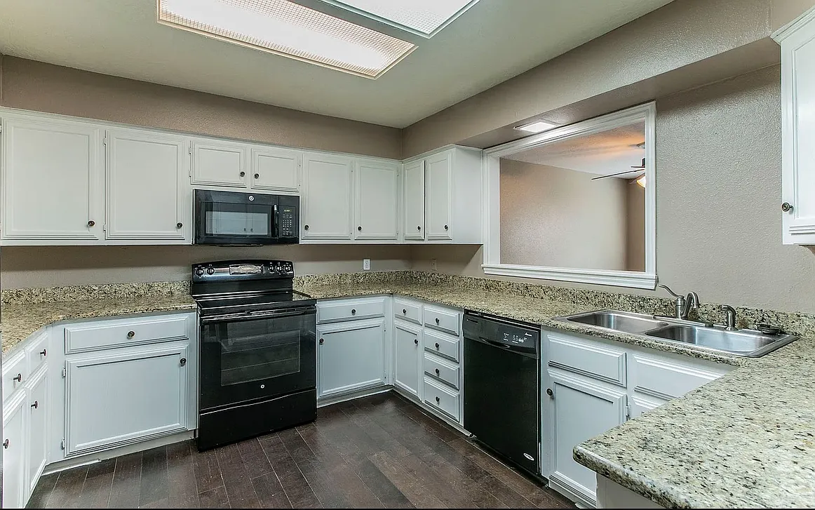 2 bed, 2.0 bath, $1,560 — Photo 3