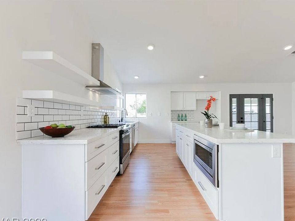 1st image of 888 Serpentina Ave