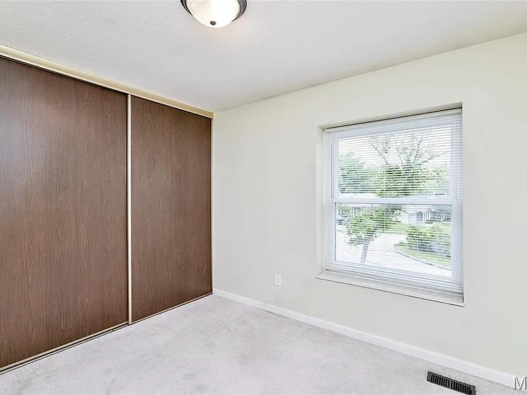 241 Valleyoak Ct — Photo 14