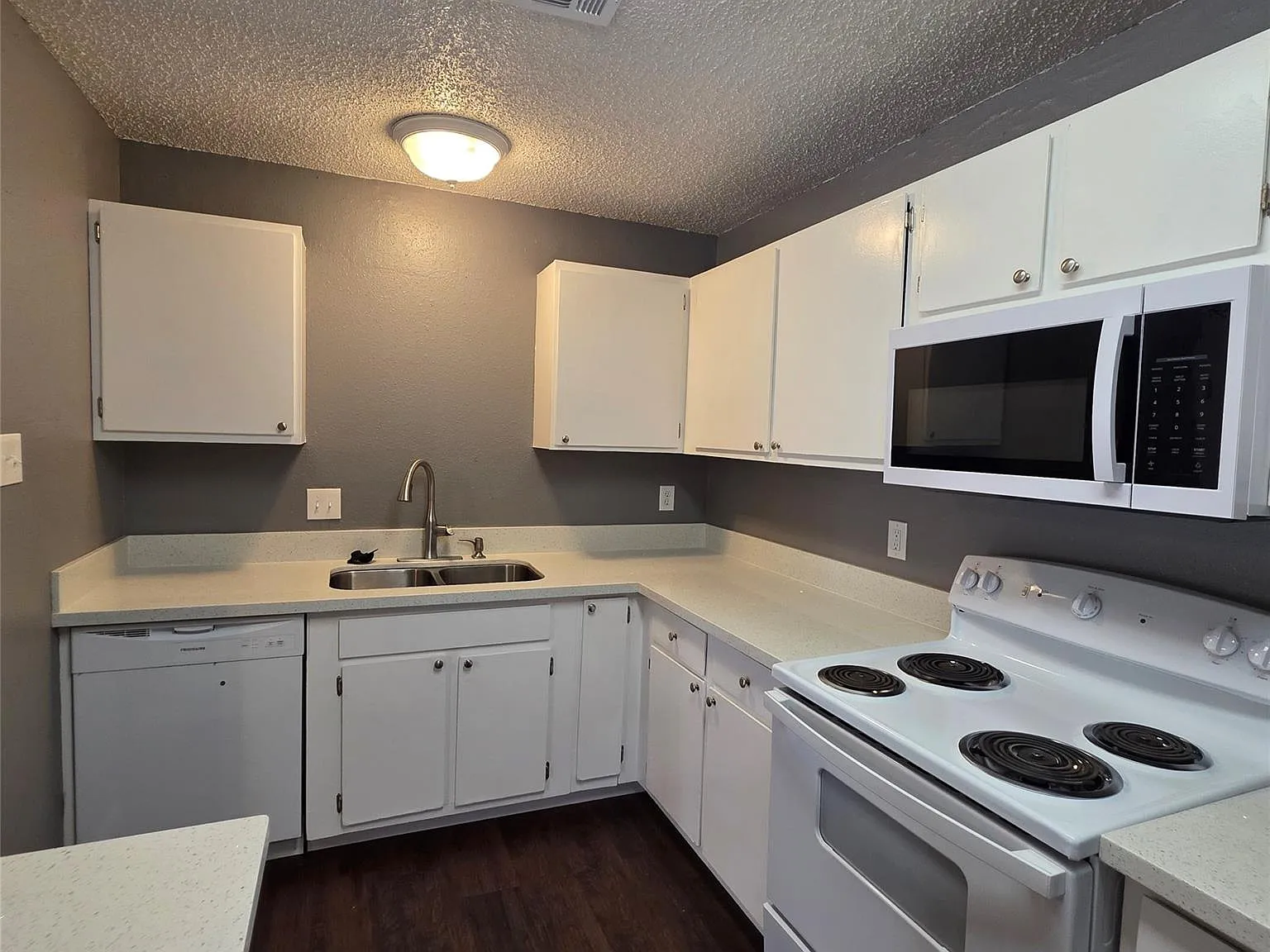 3 bed, 4.0 bath, 1162 sqft, $1,575 — Photo 4