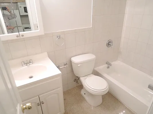 Rented by NYLA Realty | media 2