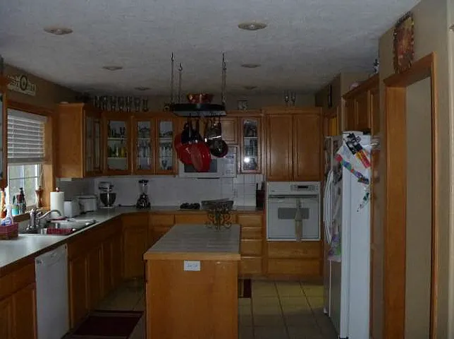 2041 Orchard Ln SW photo 1