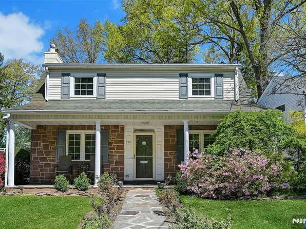 581 Northumberland Rd, Teaneck, NJ 07666