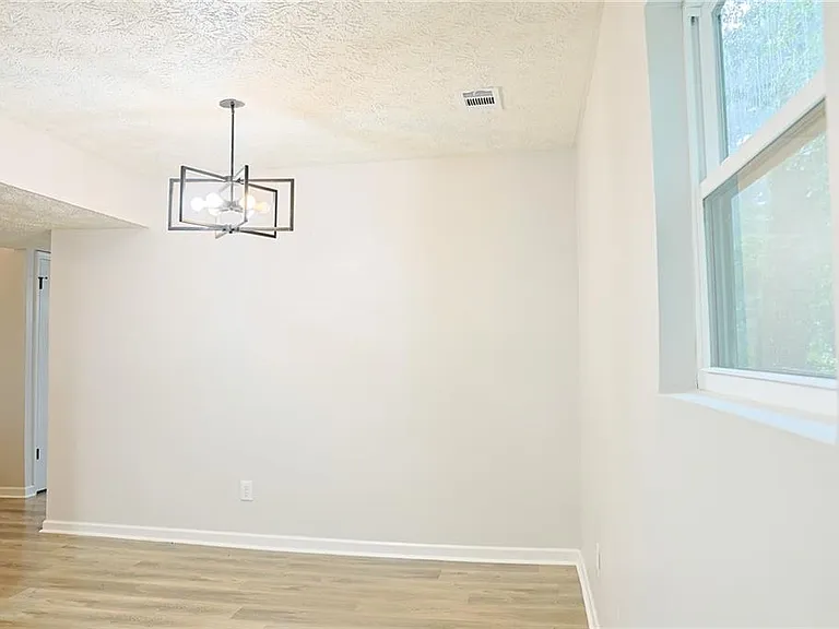 4411 Flakes Mill Rd — Photo 6