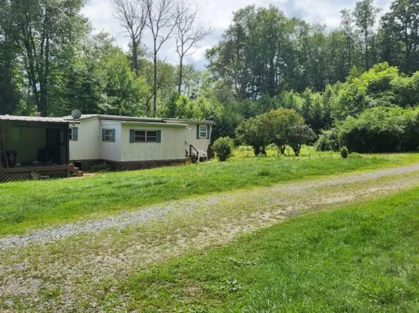 21 Oak St, Cherry Tree, PA 15724