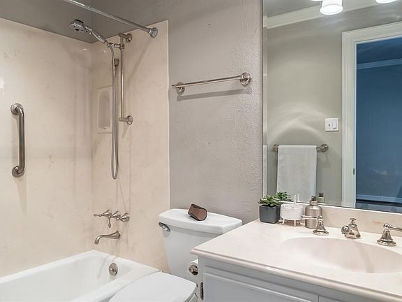 2nd image of 6335 W Northwest Hwy APT 1511