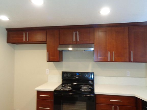 4th image of 671 Kingman Dr