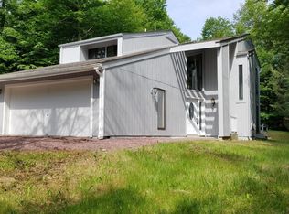 5112 Goose Pond Rd, Tobyhanna, PA 18466