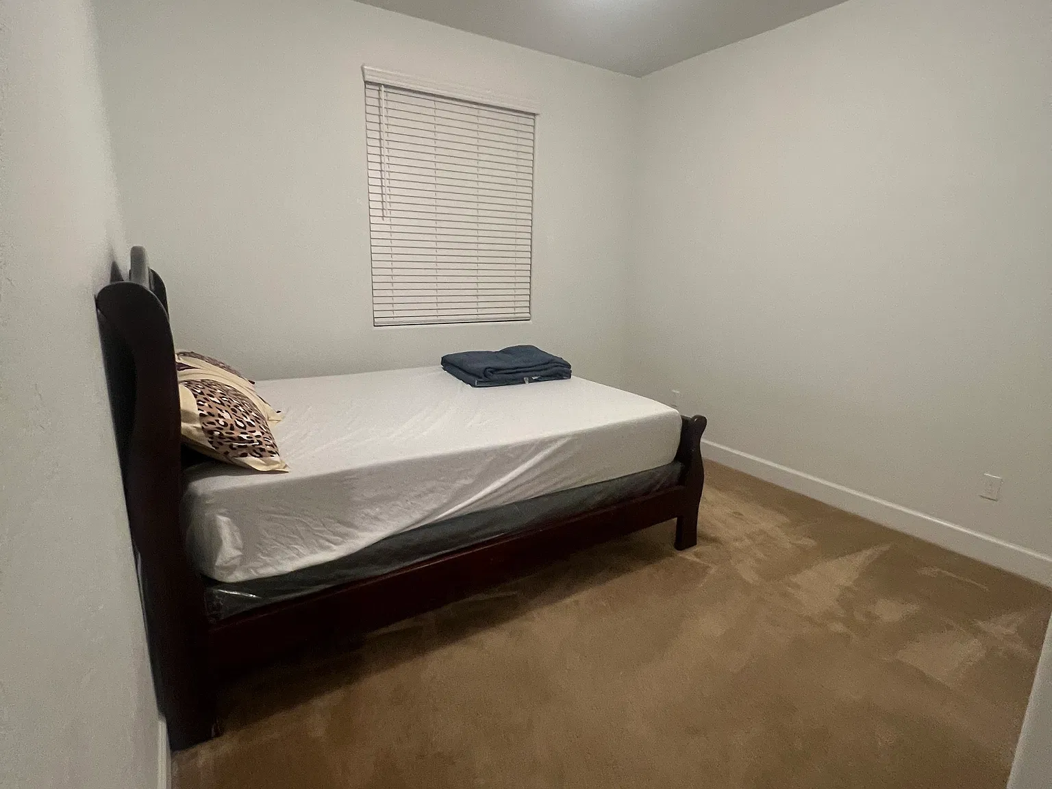 4 bed, 3.5 bath, 3038 sqft, $750 — Photo 2