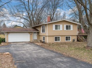 1953 Valley View Dr, Belvidere, IL 61008