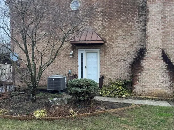 1399 Presidential Dr, Macungie, PA 18062