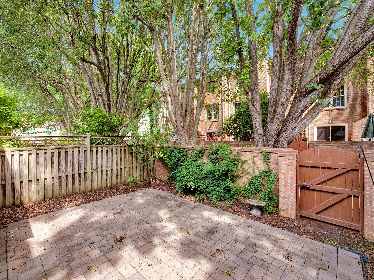 4 bed, 3.5 bath, 2640 sqft, $3,550 — Photo 4
