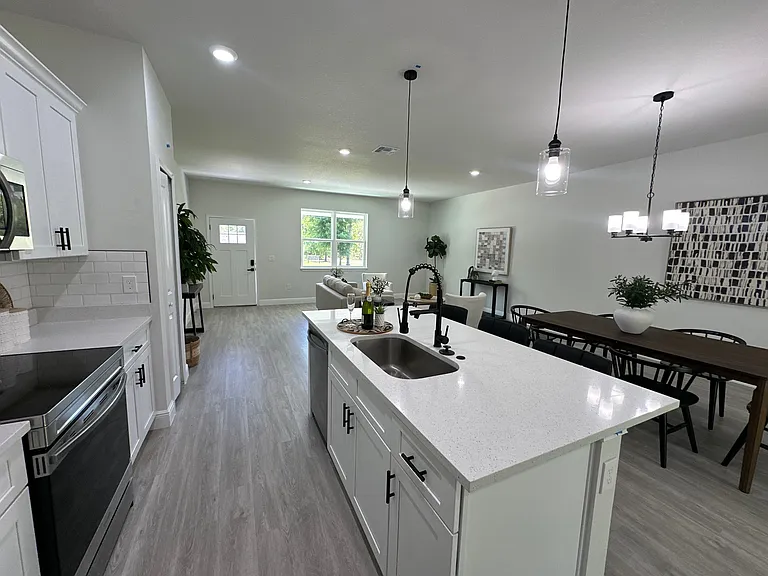 1557 W Elder Ln — Photo 12