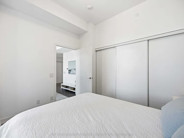 270 Dufferin St #902 — Photo 16
