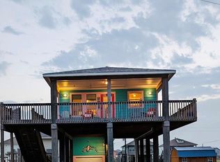 975 Fisherman Dr S, Crystal Beach, TX 77650