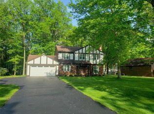 3237 Greentree Cir, New Castle, PA 16105