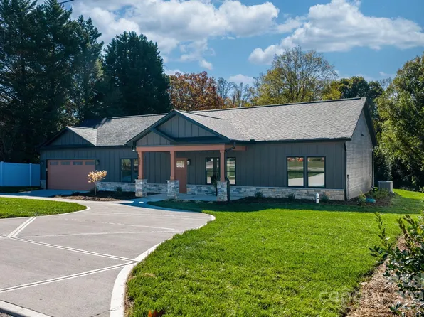 121 31st Ave NW, Hickory, NC 28601
