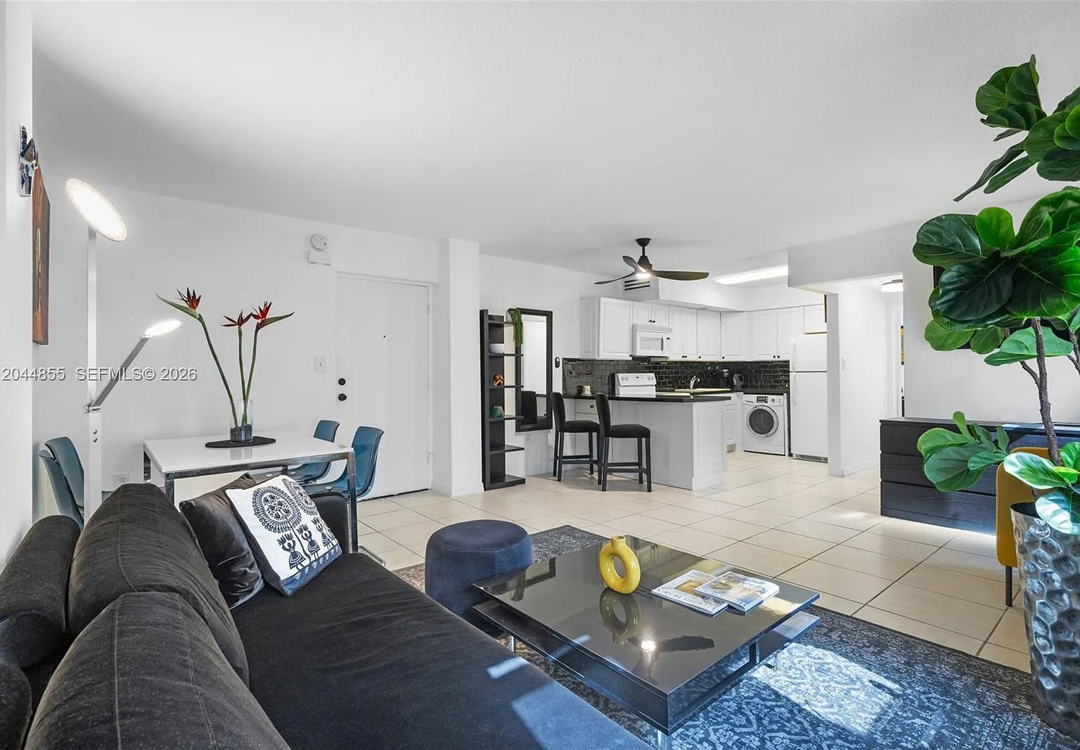 Valiant House Condo — Photo 2