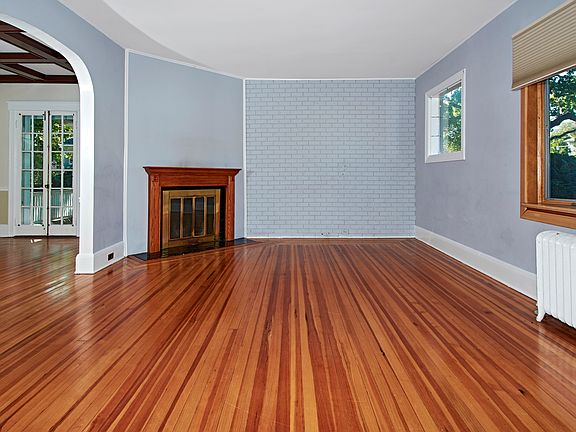 3rd image of 215 Glen Ave
