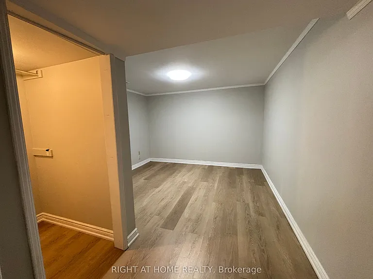 220 Newton Dr — Photo 17