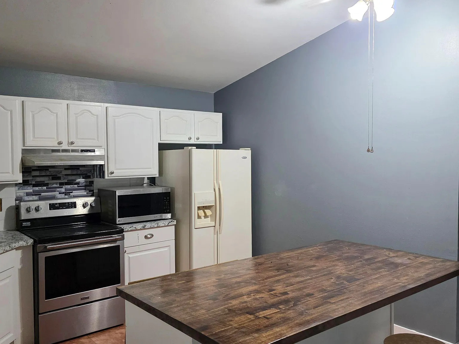 4 bed, 3.0 bath, 1700 sqft, $819 — Photo 2