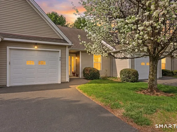 98 Haley Lane #98, Newtown, CT 06482