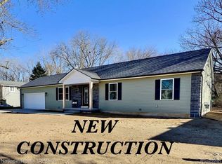 485 W Beechdale St, Commerce Township, MI