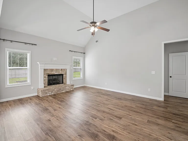 1121 Birchwood Dr — Photo 18