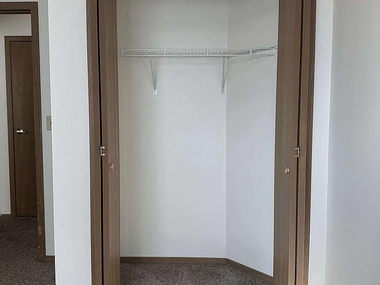 Dakota E & W Apartments — Photo 26