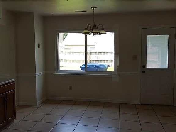 3rd image of 4933 Cliffony Dr
