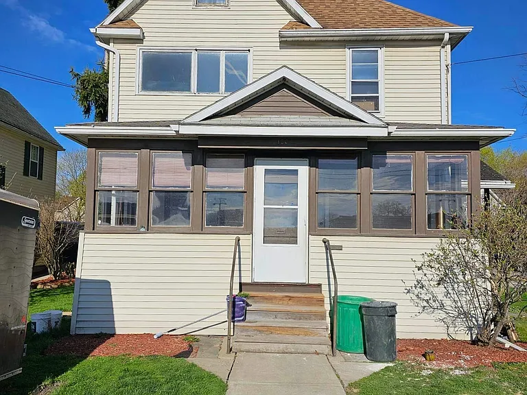 110 S Hopkins St #1 — Photo 1