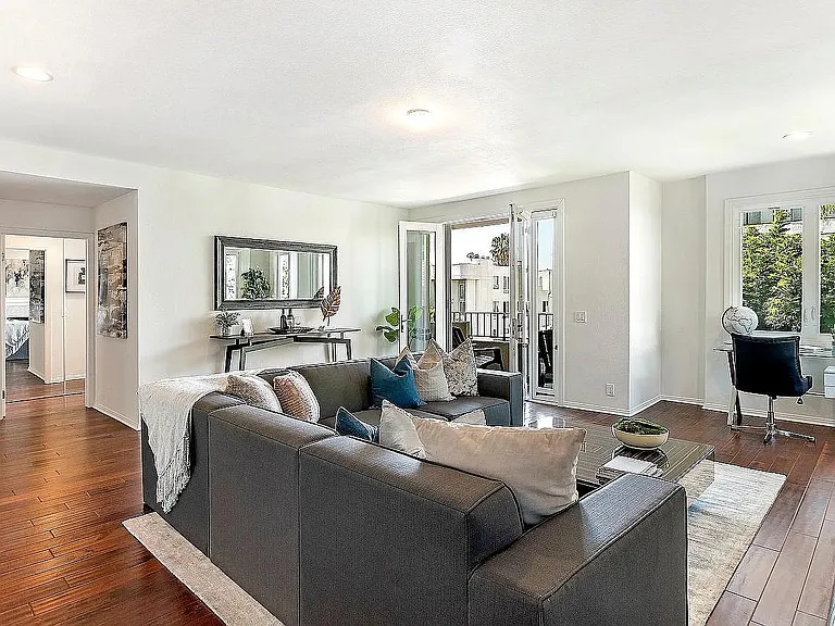1650 Veteran Ave #204 — Photo 2