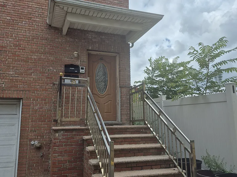 Evergreen St — Photo 13