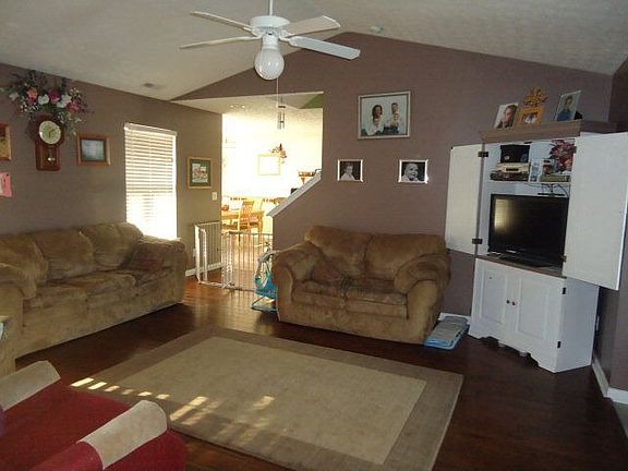 2nd image of 428 Somerset Ct