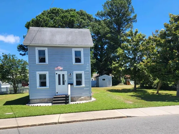 6201 Poplar St, Chincoteague Island, VA 23336