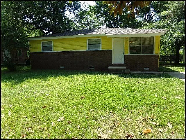 908 Greenlea Dr — Photo 1