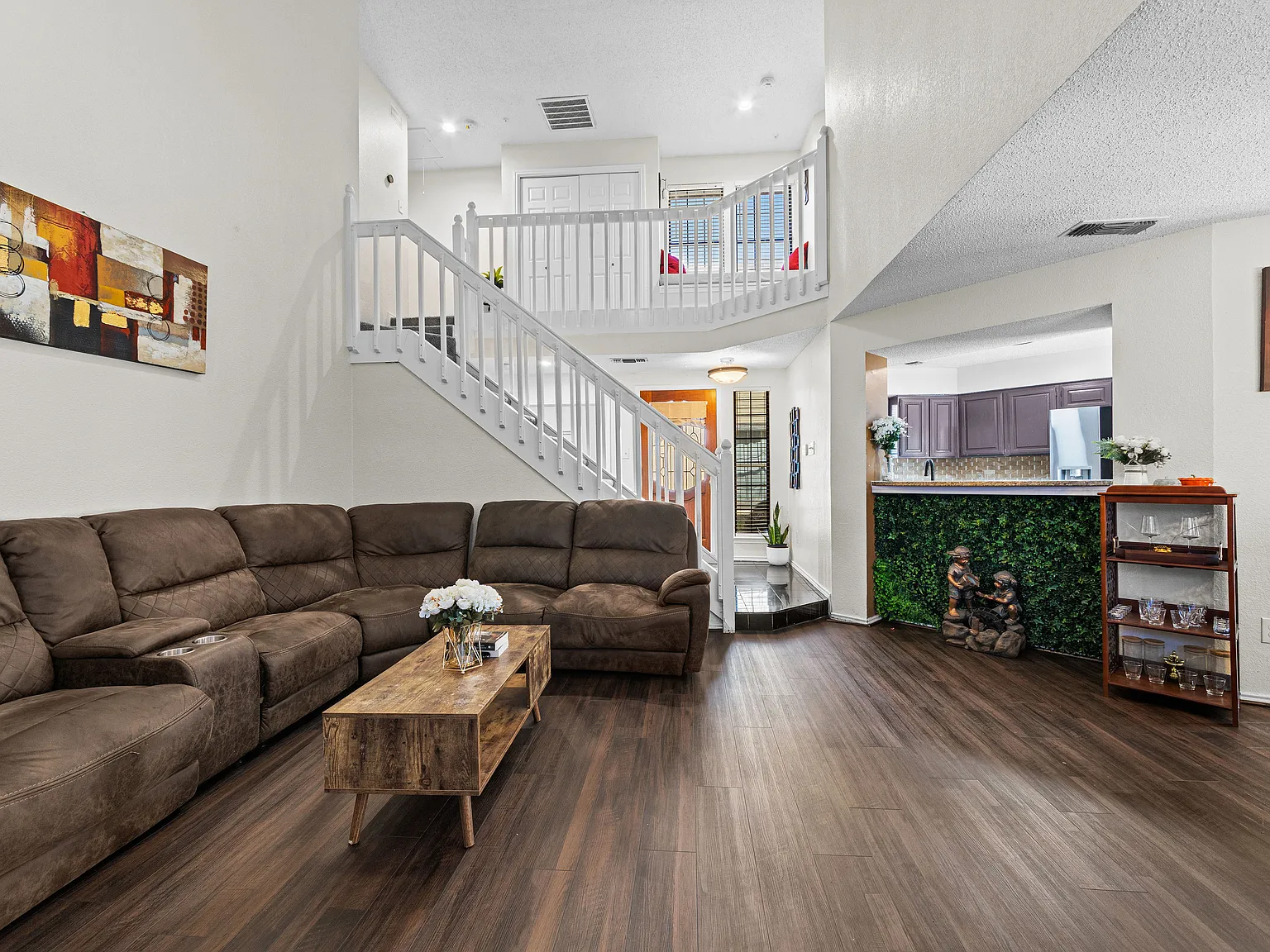 3 bed, 1422 sqft, $2,300 — Photo 2