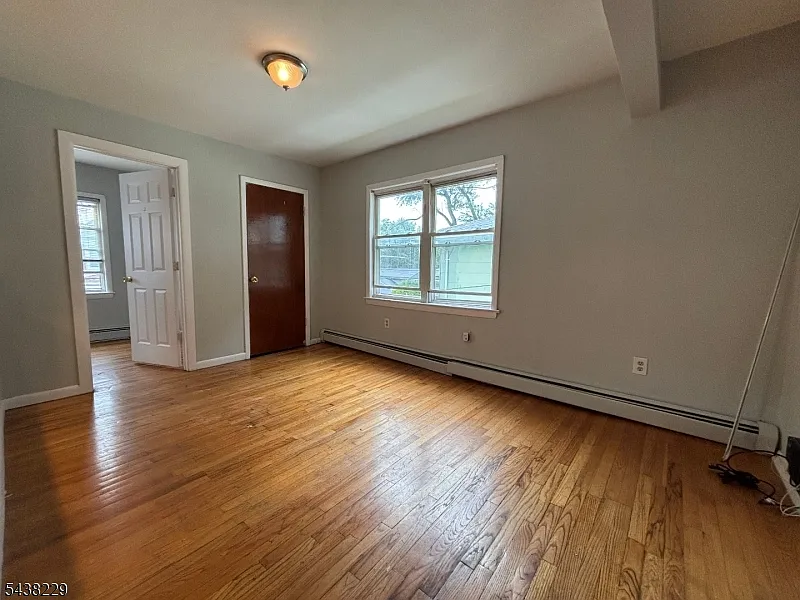 3 bed, 1.0 bath, $2,350 — Photo 2