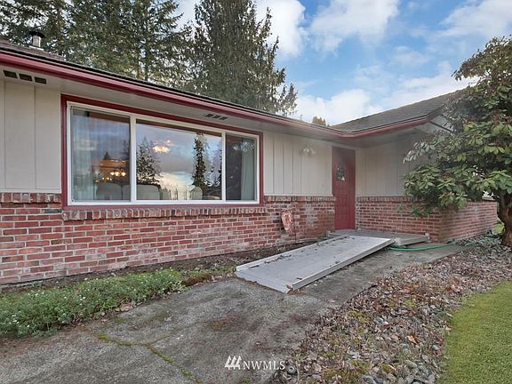 3rd image of 8122 Sherwood Forest St SW