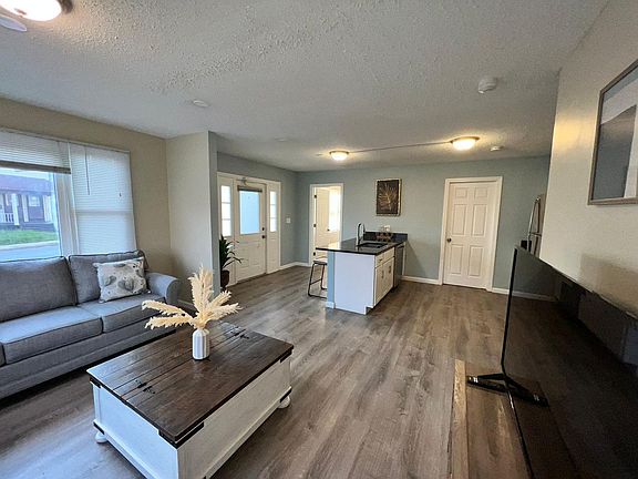 5th image of 618 Grattan St #1
