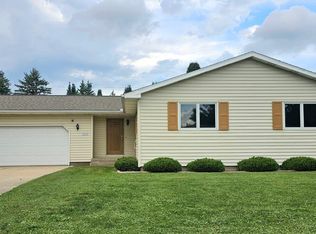 250 Goodview Dr, Spring Grove, MN 55974