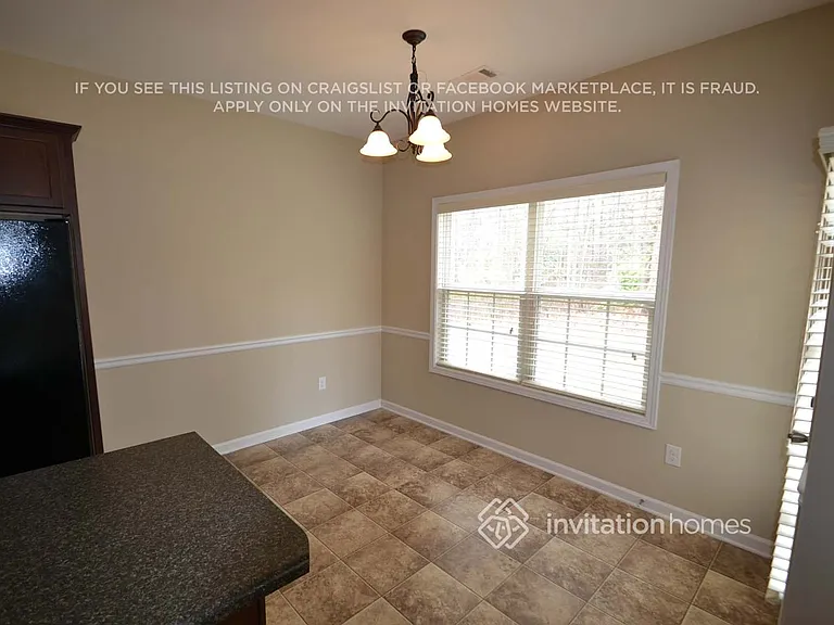 2565 Beal St — Photo 4