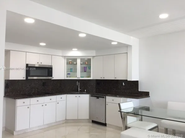 1408 Brickell Bay Dr, Miami, FL