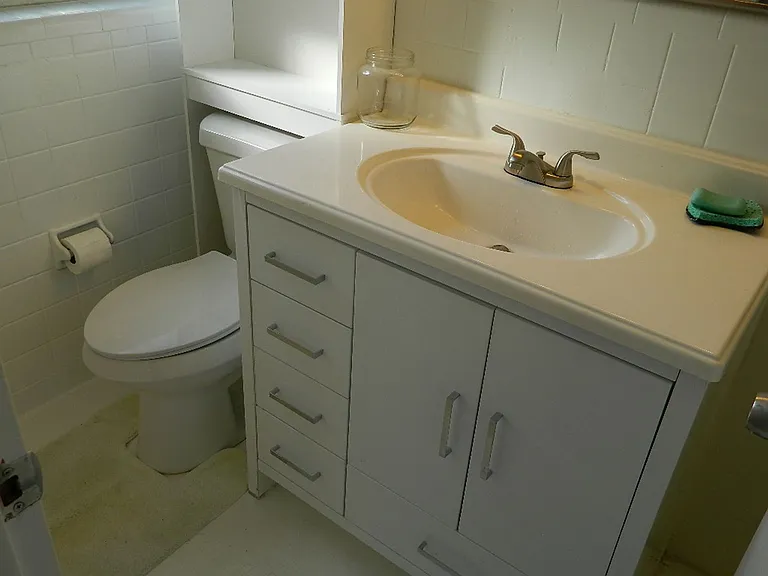 944 Kensington Dr — Photo 12