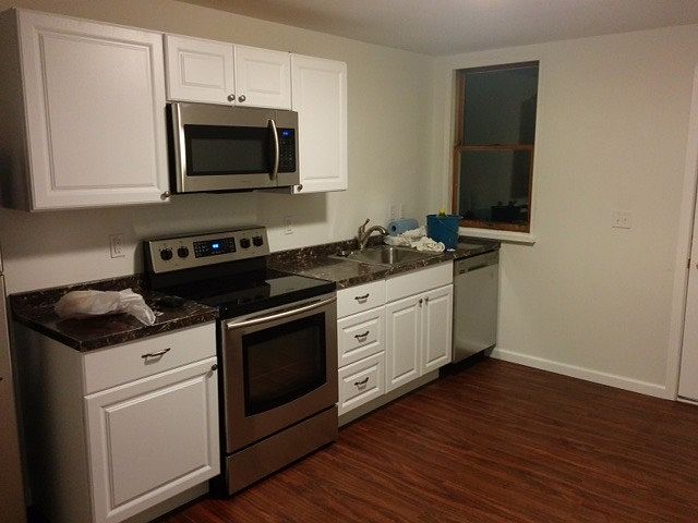 Large Kitchen w/ new appliances