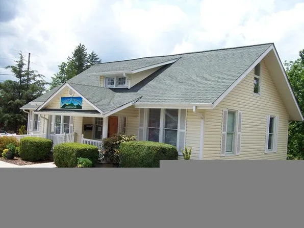 124 Harrison Ave, Franklin, NC 28734