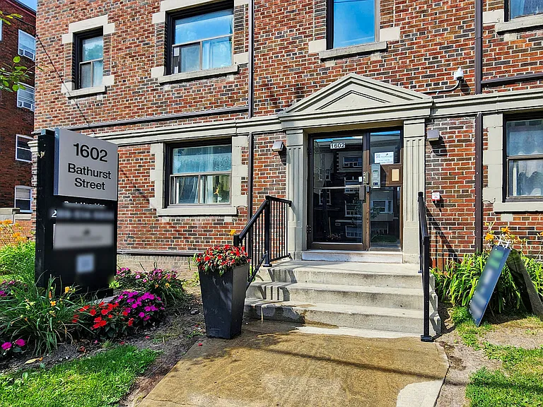 1602 Bathurst St — Photo 17