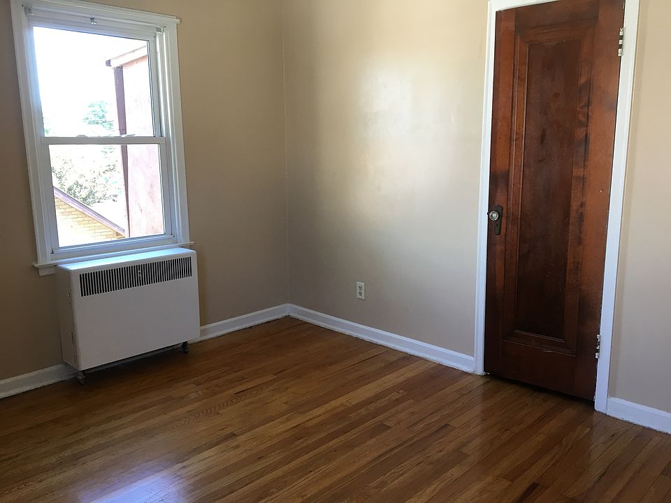 1st image of 1047 S 32nd St APT 4
