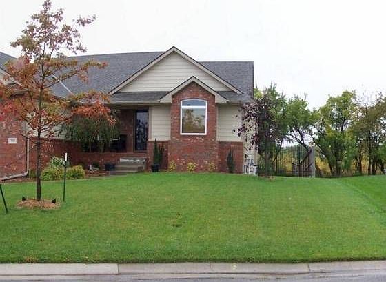 2nd image of 715 W Point Ct